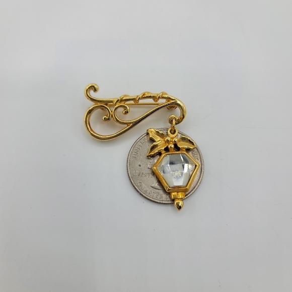 Avon Winter Glow Lantern Brooch - Gold Tone Holly Hanging Pendant Pin 90s Vintag - Picture 4 of 4